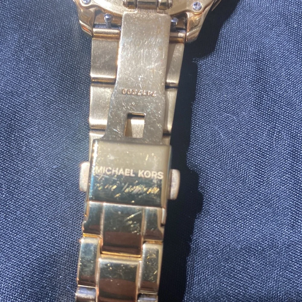 Watch - Picture 3 of 5